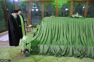 حضور رهبر معظم انقلاب در حرم مطهر امام خمینی(ره)