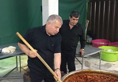 علی پروین و نذری امسالش + عکس