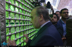 ادای احترام وزیر ورزش و جوانان و جمعی از ورزشکاران به مقام شامخ حضرت امام(س)  