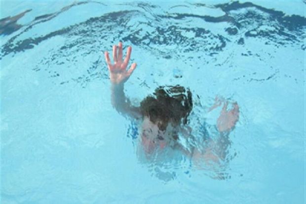دختر ۲ ساله در استخر پارک ملت اصفهان غرق شد
