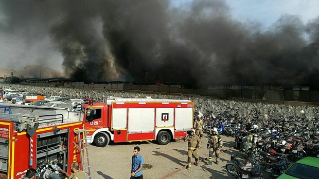 آتش سوزی گسترده انبار کالا در مشیریه تهران مهار شد
