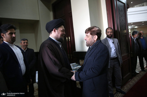 تجدید میثاق رئیس و جمعی از اعضای مجمع تشخیص مصلحت نظام با آرمان‌های امام خمینی (س)-2