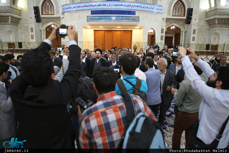 ادای احترام شهردار و اعضای شورای شهر پنجم نسبت به مقام شامخ حضرت امام(س)