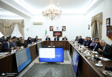 جلسه شورای عالی راهبری برنامه هفتم پیشرفت به ریاست معاون اول رییس جمهور/ ارائه گزارش بسته اجرایی «تحول بانک مرکزی»‌،‌ «‌اتصال به نظام پرداخت بین‌الملل» و «حمایت از صادرات و ارزآوری»‌/ عارف: قانون تجارت آزاد اولویت جدی برای بخش خصوصی و دولت است