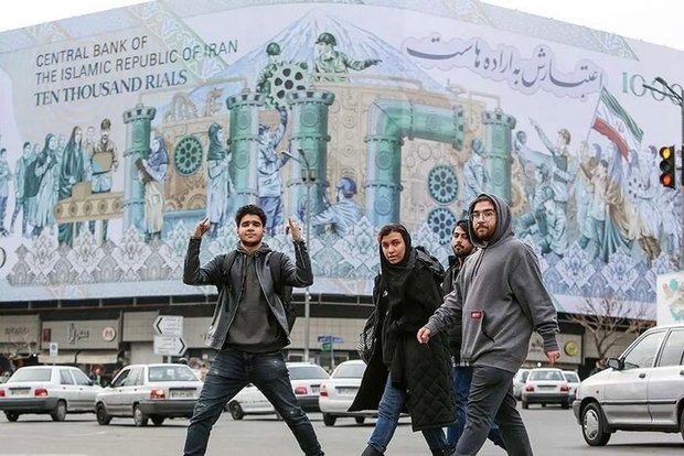 خبرگزاری ایرنا: در ایران نسل Z حدود یک‌چهارم جمعیت را تشکیل می‌دهند/ نسل Z دین گریز نیست/ گفتمان دینی در این نسل متفاوت است/ «زومرها» تقلید در دینداری را نمی‌پذیرند/ در نسل z باور به خدا کاهش نیافته است/ دینداری در نسل Z در حال دگرگونی است