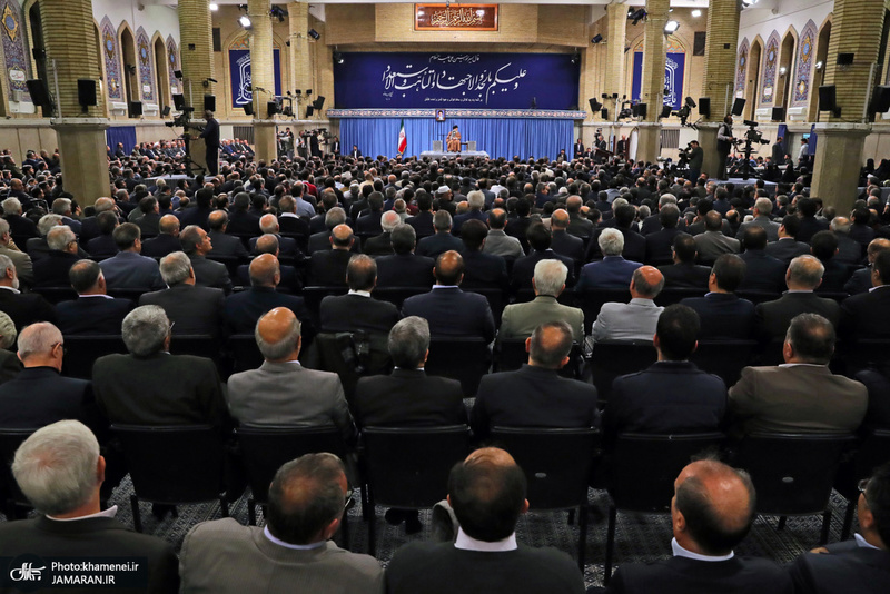 دیدار جمعی از تولیدکنندگان، کارآفرینان و فعالان اقتصادی با رهبر معظم انقلاب