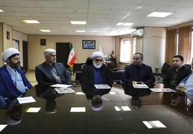 نماینده رهبر معظم انقلاب اسلامی در سفر به شهرستان طبس تاکید کرد: ضرورت پیگیری جدی حقوق کارگران و مکانیزه سازی معادن 