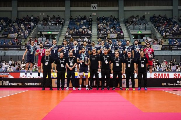 ماجرای غم انگیز قاب عکس یک مادر در جشن قهرمانی تیم ملی والیبال +عکس