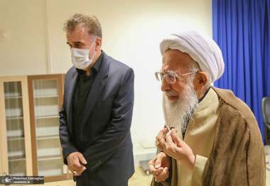 وداع سوزناک آیت الله جوادی آملی با همسر 