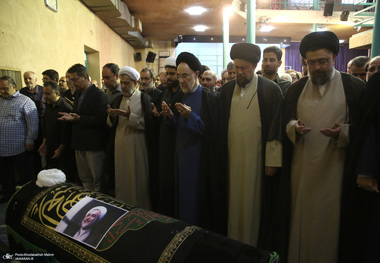 مراسم تشییع و اقامه نماز بر پیکر مرحوم محمدعلی جماعتی (ره) در حسینیه جماران