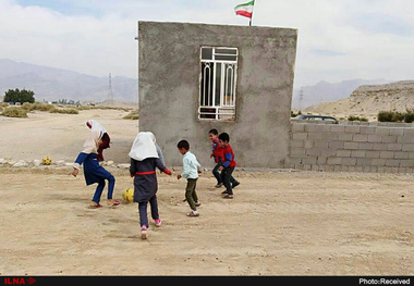 روستا چاه‌قد آبدان فاقد شبکه توزیع برق و آب شرب است