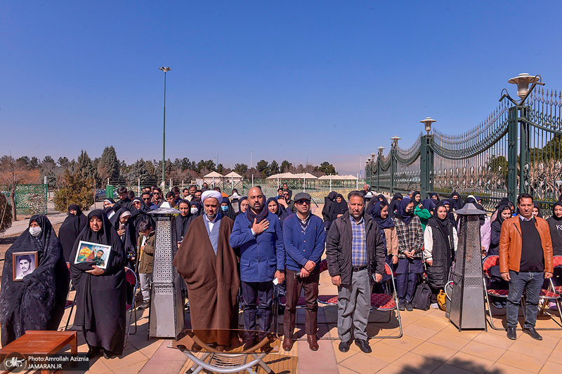 مراسم درختکاری در جوار حرم مطهر امام خمینی (س)