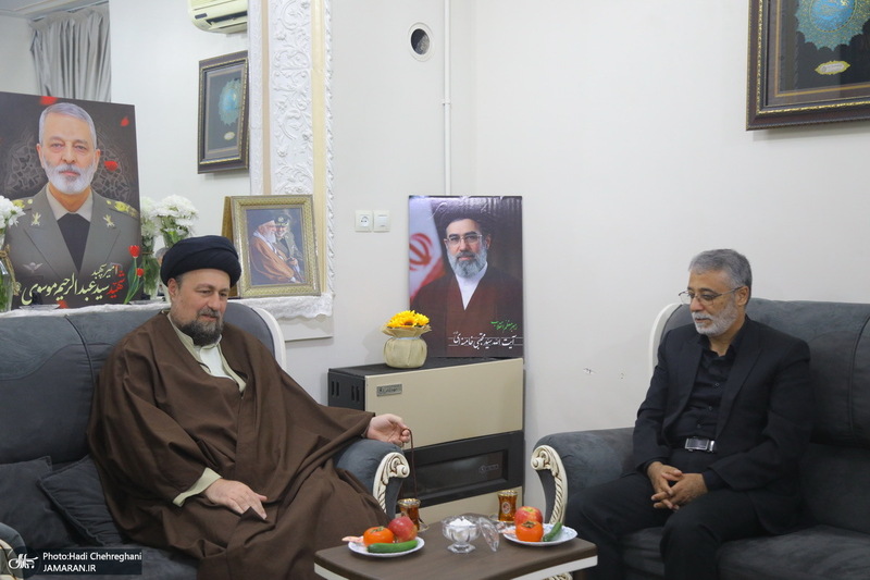 حضور آیت الله سید حسن خمینی در منزل پدر شهید موسوی