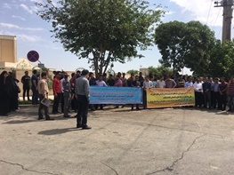 تجمع مهندسان در مقابل استانداری مرکزی