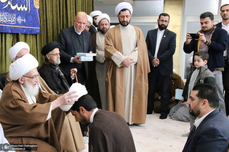 عمامه گذاری طلاب در روز عید مبعث توسط مراجع عظام تقلید‎‎