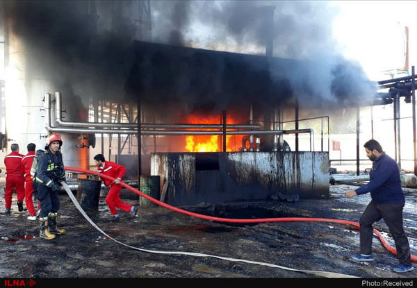 آتش سوزی در کارخانه قیر آبادان