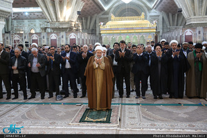 ادای احترام میهمانان شرکت کننده در کنفرانس وحدت اسلامی به مقام شامخ حضرت امام خمینی(س)