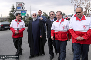 بازدید روحانی از ایستگاه سلامت اورژانس و پایگاه امداد و نجات جاده ای