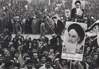 Imam Khomeini was the bright center of unity of nation
