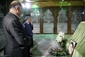 حضور محمود احمدی نژاد در حرم مطهر امام خمینی (س)