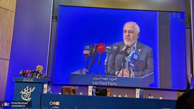 ظریف: اگر فکر کنیم زنان و نحوه پوشش آنان تهدید است، این موضوع واقعا تبدیل با تهدید خواهد شد؛ این موضوع در مورد جوانان و اینترنت نیز صادق است/ چرا ما به جای گفت‌وگوی تمدن‌ها باید منادی جنگ باشیم؟ مگر ما با پیام امام خمینی جهان را نگرفتیم؟