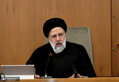 ​رئیسی: کشف حجاب، شکستن حریم عمومی جامعه است؛ نیاز است با اتکا به قوانین موجود و مشارکت عمومی نسبت به رفع آن اقدام شود/ گرفتار شدن در هر حاشیه‌ای که مدیران کشور را از متن اصلی که همان خدمت به مردم است باز دارد حتما یک خطای راهبردی است