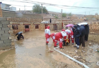 راه ارتباطی 12 روستای لنده قطع شد