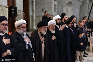 مراسم عزادارای شب عاشورا در حرم مطهر امام خمینی