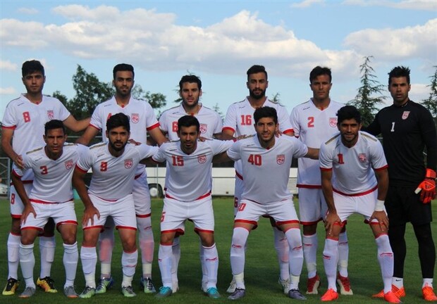 زنوزی:دو بازیکن خارجی دیگر به تراکتورسازی می‌آیند/ملی‌پوشان می‌گویند در لیگ ایران بازی نمی‌کنند

