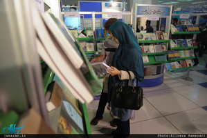 غرفه موسسه تنظیم و نشر آثار امام خمینی در نمایشگاه بین المللی کتاب تهران-2