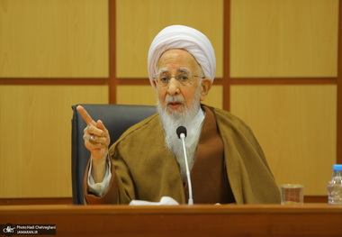 آیتالله العظمی جوادی آملی: قدرت بازدارندگی در گرو هیمنه و ساختار قوی درون جامعه است/ در داخل جامعه اسلامی نباید اختلاس و بینظمی باشد
