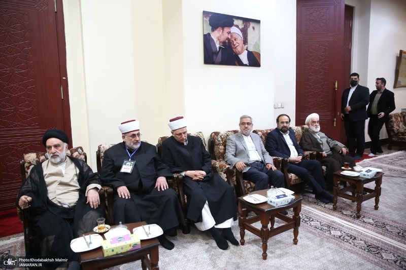 حاشیه های ادای احترام مهمانان خارجی چهلمین کنفرانس وحدت اسلامی به مقام شامخ حضرت امام خمینی (س)