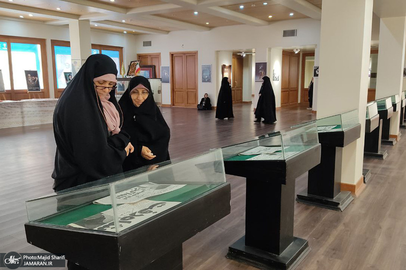 حضور اقشار مختلف مردم به مناسبت دهه فجر در بیت تاریخی امام خمینی (س)