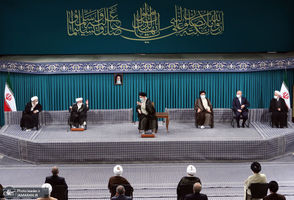 دیدار میهمانان کنفرانس وحدت اسلامى‌ و جمعی از مسئولان نظام با رهبر معظم انقلاب