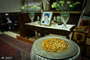 مراسم بزرگداشت امام خمینی در آتشکده زرتشتیان