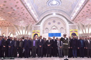 تجدید میثاق رئیس و جمعی از معاونان دانشگاه آزاد اسلامی با آرمان های امام خمینی (س)