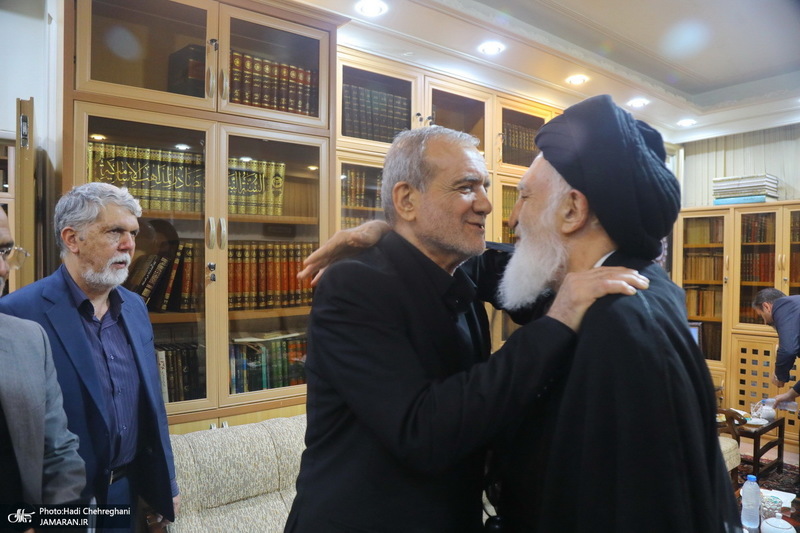 سفر رئیس جمهوری به قم و دیدار با مراجع و علما -3