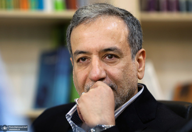 پاسخ عراقچی به جلیلی: منافع ملی بازیچه اهداف جناحی و شخصی نیست وگرنه گفتنی زیاد است/ لاریجانی به دلیل سنگ‌اندازی‌ها و کارشکنی‌ها در مسیر مذاکرات استعفا داد 