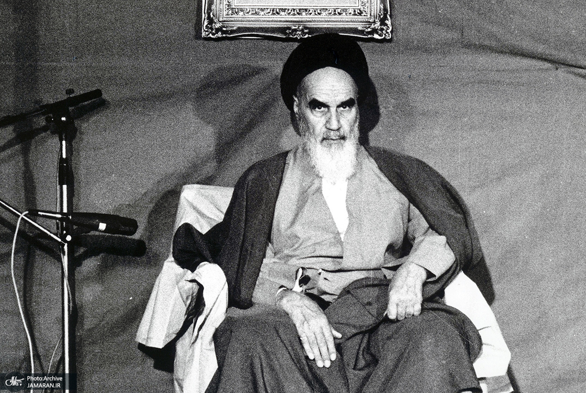 امام خمینی: شماها مسئول هستید؛ هر کدام می توانید کار بکنید بمانید؛ هر کدام‌‎ ‎‌نمی توانید بروید سراغ کارتان/روح سربازی این است‌‎ ‎‌که آن روزی که مملکت محتاج است باید بیاید جلو