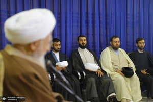 عمامه گذاری طلاب در روز میلاد پیامبر اکرم (ص) و امام صادق (ع) توسط مراجع تقلید