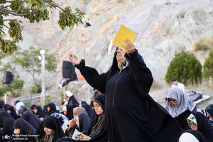 مراسم دعاى عرفه در کهف الشهدا