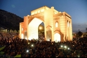 مراسم یادبود قربانیان سیل در کنار دروازه قرآن شیراز + تصاویر