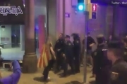 رفتار خشن پلیس اسپانیا با جدایی طلبان کاتالونیا در بارسلون