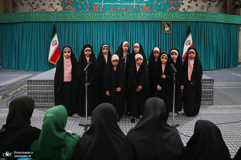 دیدار هزاران نفر از زنان و دختران با رهبر معظم انقلاب