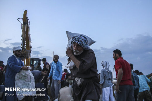 نمادسازی از مقاومت در برابر سیل فراموش نشود خطر مهاجرت روستائیان