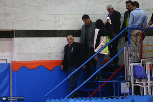 مسابقه فوتسال خیریه بین تیم هنرمندان و منتخب بنیاد حضرت زینب (س)