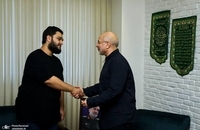 حضور قالیباف در منزل شهید حاجی زاده (9)