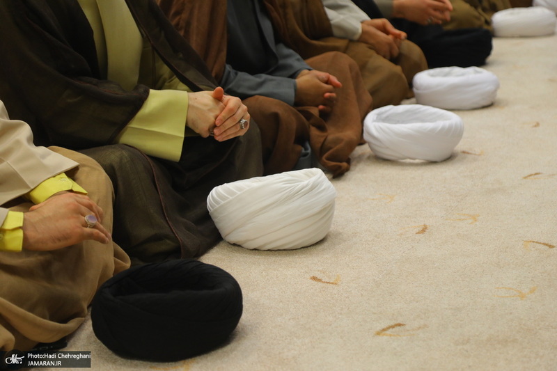 عمامه گذاری طلاب به مناسبت نیمه شعبان