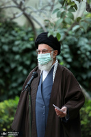 کاشت دو نهال میوه در روز درختکاری توسط رهبر معظم انقلاب