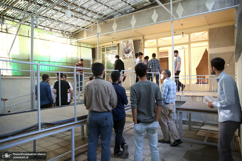 بازدید جمعی از دانشجویان دانشگاه سهند تبریز و دانشگاه شهید عباسپور تهران از بیت امام خمینی (س)